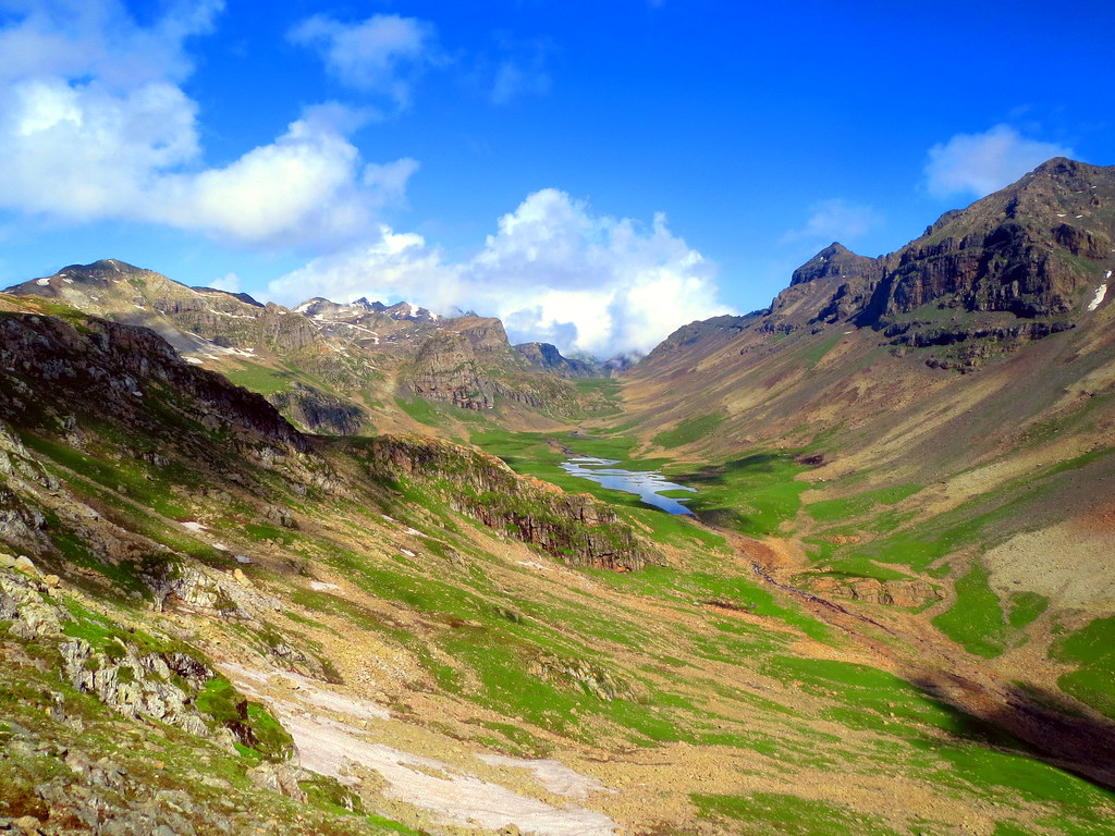 Panoramic view from Tarsar Pass showing lake behind and meadows ahead
